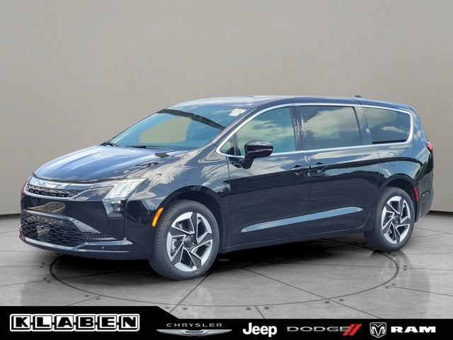 2027 Chrysler Pacifica Limited AWD's photo