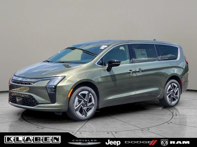 2027 Chrysler Pacifica Limited AWD's photo